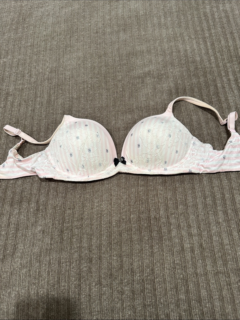 Victoria’s Secret body by Victoria wireless bra